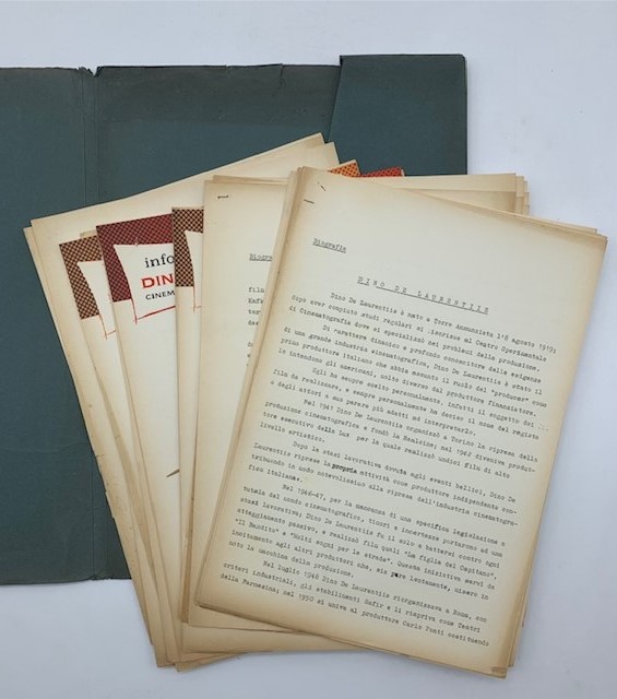 Informazioni stampa della Dino De Laurentiis cinematografica distribuzione (cartellina con materiale dattiloscritto con biografie di attori, cast e sinossi di film)